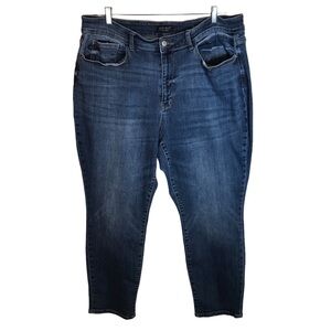 Judy blue women’s boyfriend fit jeans size 22W medium wash stretchy inseam 28”
